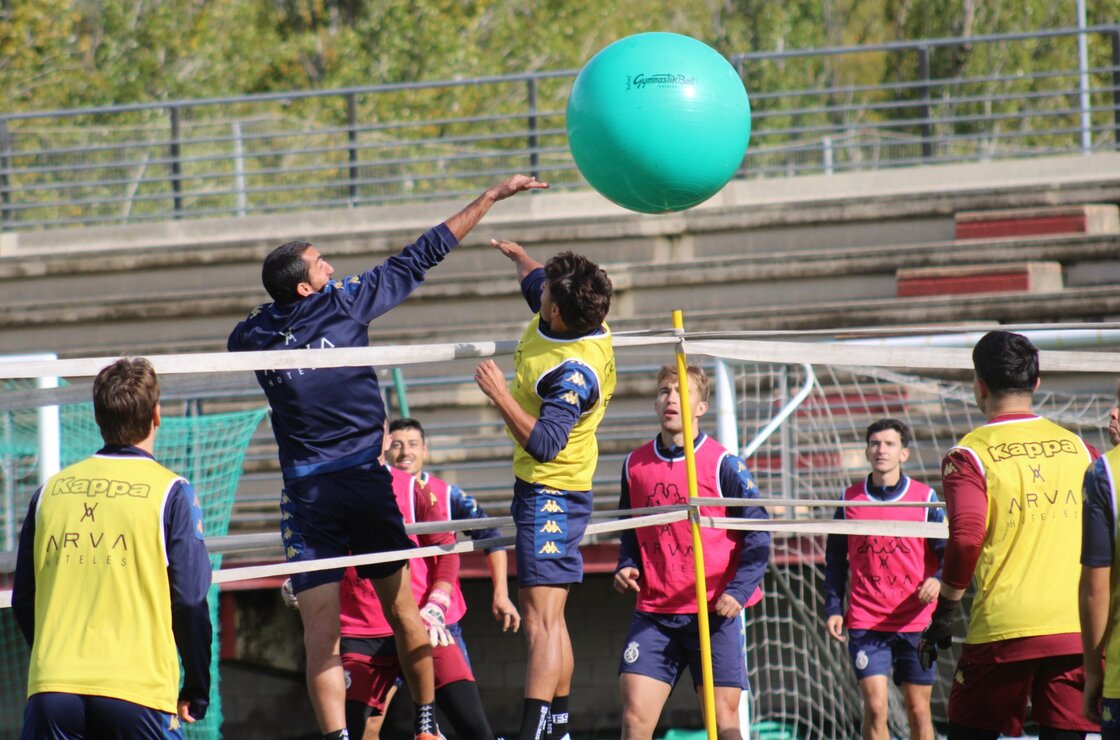 La plantilla de la Cultural y Deportiva Leonesa, durante una de las sesiones de entrenamiento de esta semana (6)