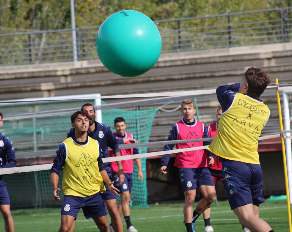 La plantilla de la Cultural y Deportiva Leonesa, durante una de las sesiones de entrenamiento de esta semana (7)