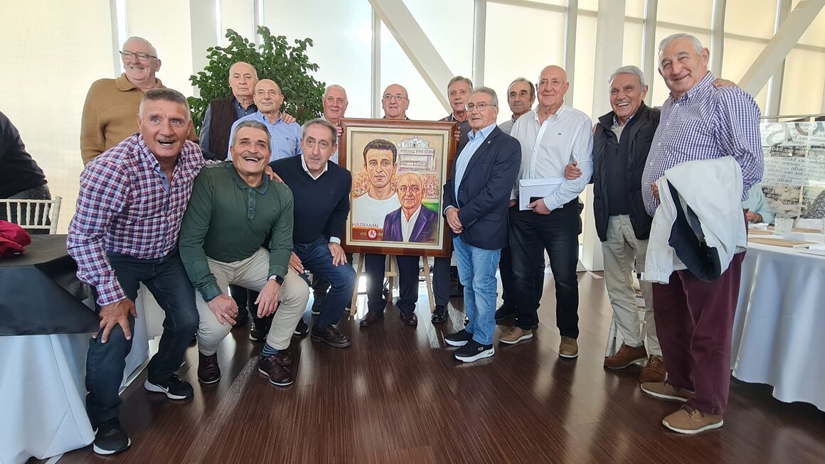 Homenaje de los Veteranos de la Prensa y Radio Deportiva de León al mítico delantero 'Marianín' (3)