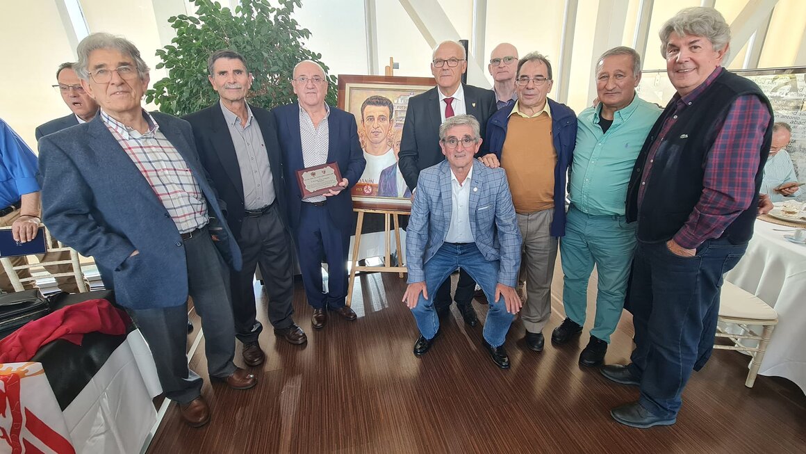 Homenaje de los Veteranos de la Prensa y Radio Deportiva de León al mítico delantero 'Marianín' (6)