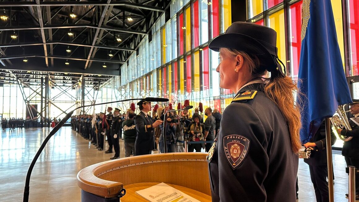 Acto de conmemoración del patrón de la Policía Local de León con reconocimiento a diferentes miembros de este cuerpo en la capital (5)