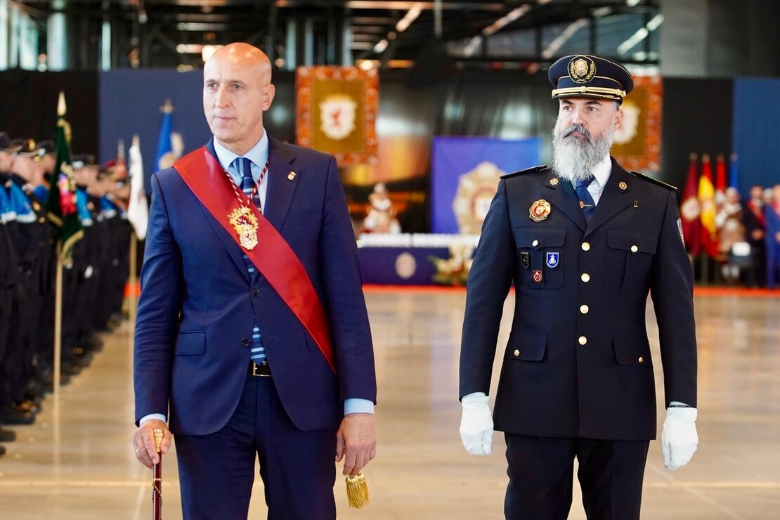 Acto de conmemoración del patrón de la Policía Local de León con reconocimiento a diferentes miembros de este cuerpo en la capital. Foto: Campillo