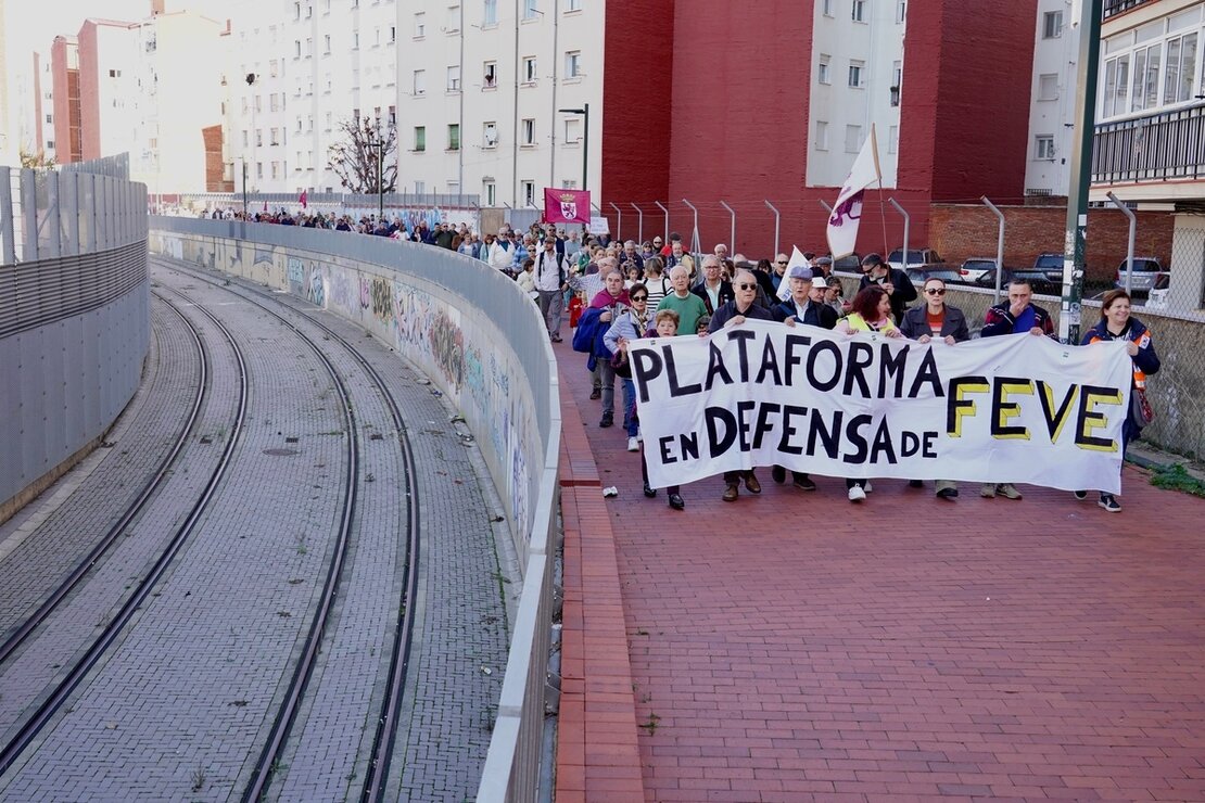 La Plataforma en Defensa del Ferrocarril de Vía Estrecha de León convoca una manifestación para exigir la llegada del tren a la ciudad y mejoras del servicio. Foto: Campillo