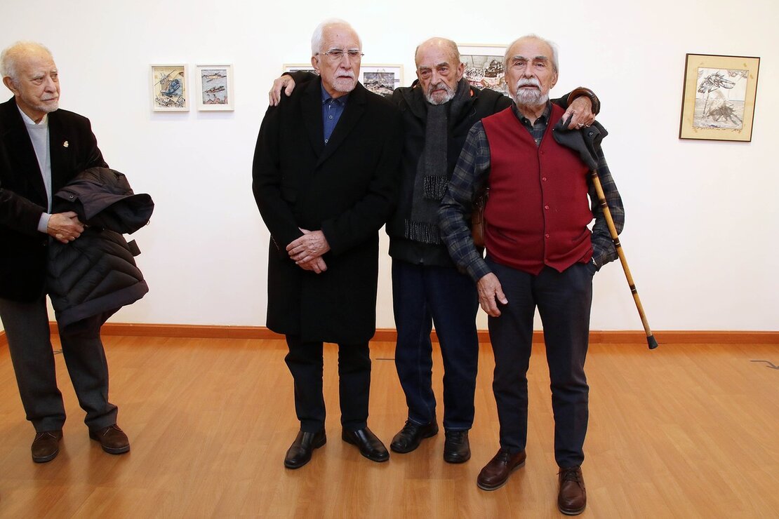 El pintor, ilustrador, ceramista y muralista Antón Díez presentó en el Centro Leonés de Arte que gestiona el Instituto Leonés de Cultura una exposición que presenta cerca de 90 piezas que muestran al visitante su universo creativo. Fotos: Peio García