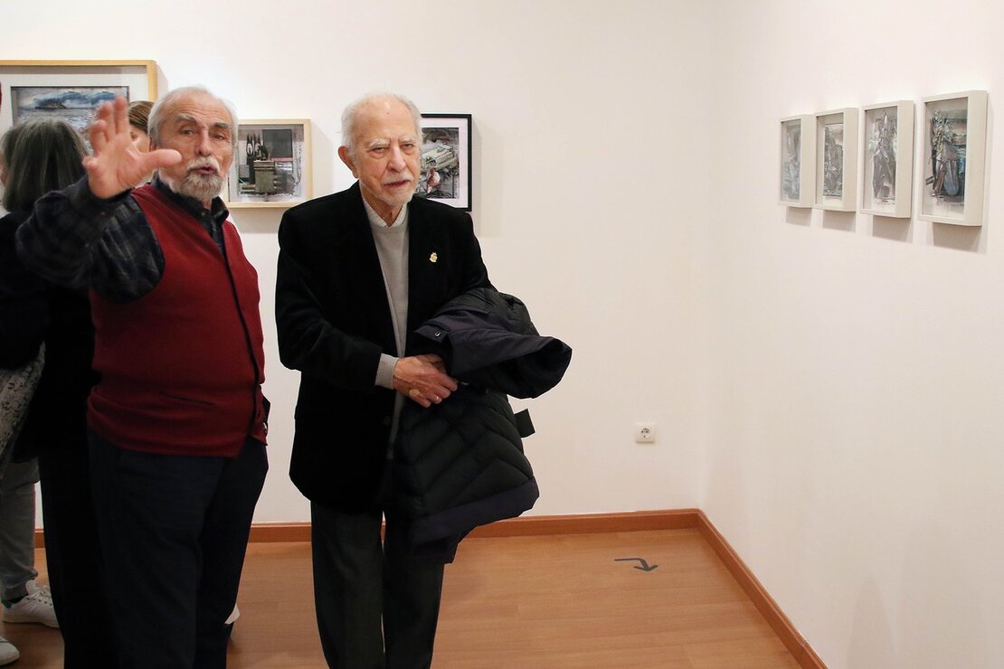 El pintor, ilustrador, ceramista y muralista Antón Díez presentó en el Centro Leonés de Arte que gestiona el Instituto Leonés de Cultura una exposición que presenta cerca de 90 piezas que muestran al visitante su universo creativo. Fotos: Peio García