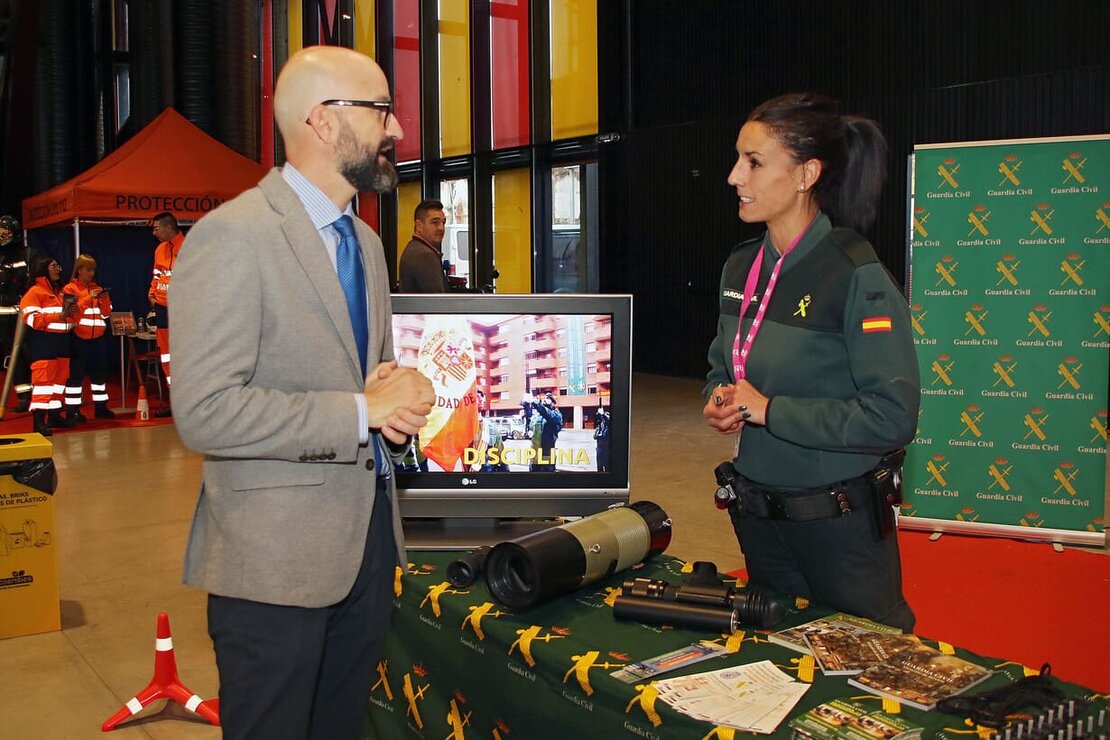 Expojoven celebra su 34 edición en el Palacio de Exposiciones de León. Cuenta con la participación de 17 asociaciones juveniles y espacios dedicados a los idiomas, el turismo activo, la enseñanza y los libros. Fotos: Peio García