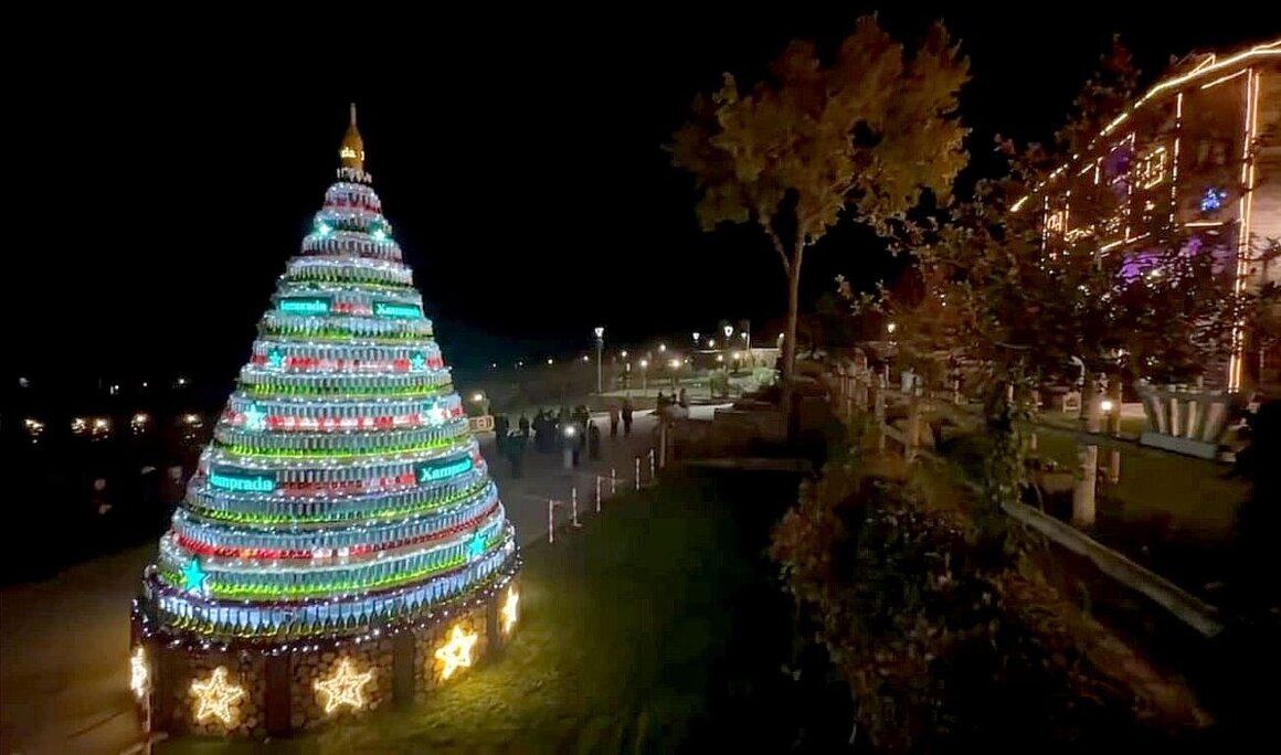 La Navidad se ha instalado en El Bierzo con la tradicional iluminación de Prada a Tope.