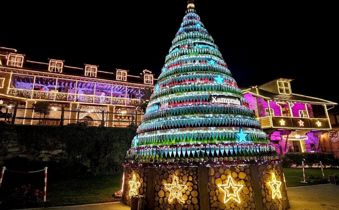 Ya en Navidad, con 'Prada a Tope'. La Banda de Música Ciudad de Ponferrada ha recibido la Castaña de Oro de la Fundación Prada en un acto en el que su impulsor, José Luis Prada, ha animado a buscar la superación con esfuerzo.