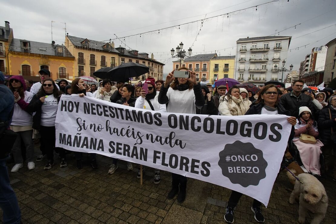 El Bierzo sale a la calle en defensa de la sanidad. 15.000 personas rechazan la actual situación sanitaria en la comarca (4)