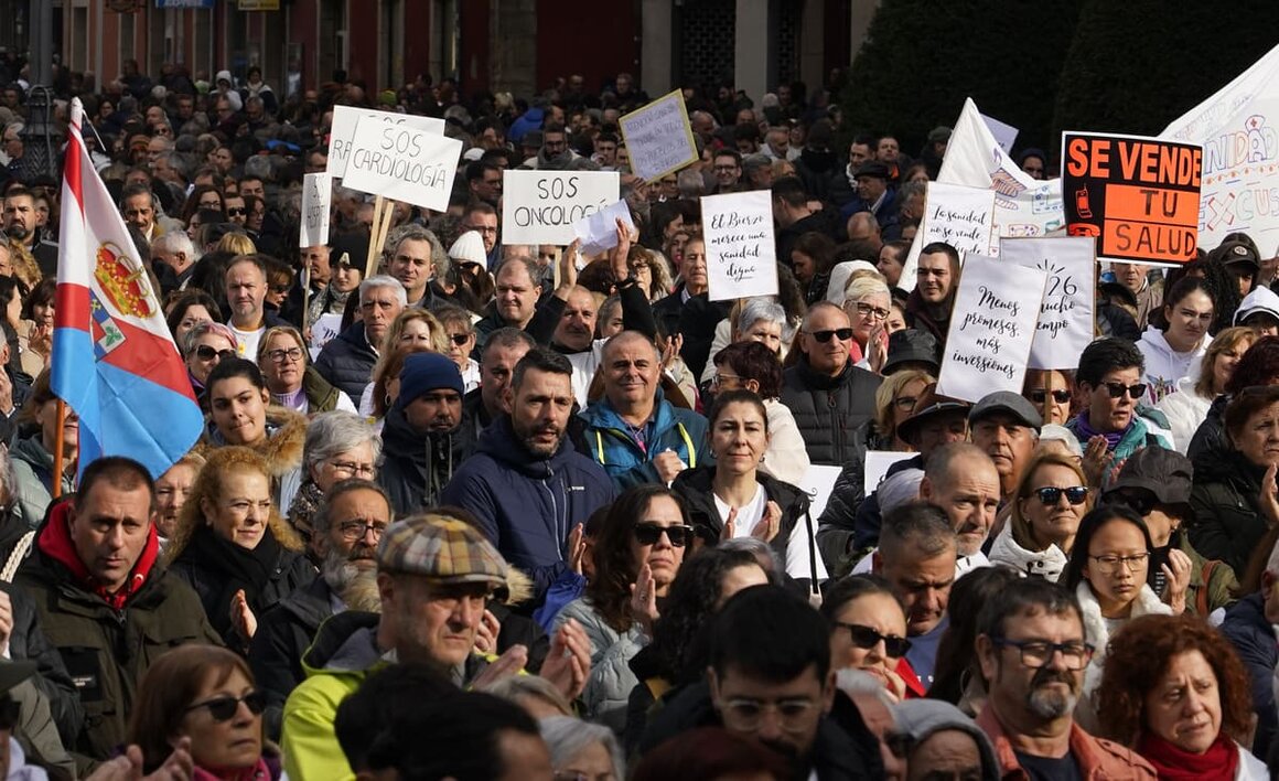 El Bierzo sale a la calle en defensa de la sanidad. 15.000 personas rechazan la actual situación sanitaria en la comarca (7)