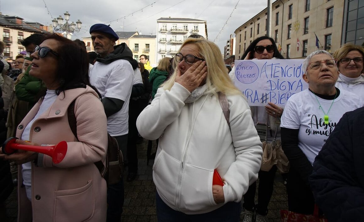 El Bierzo sale a la calle en defensa de la sanidad. 15.000 personas rechazan la actual situación sanitaria en la comarca (8)