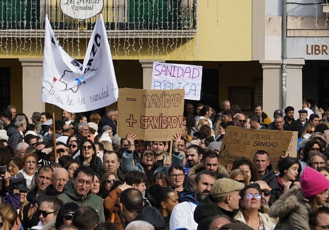 El Bierzo sale a la calle en defensa de la sanidad. 15.000 personas rechazan la actual situación sanitaria en la comarca (9)