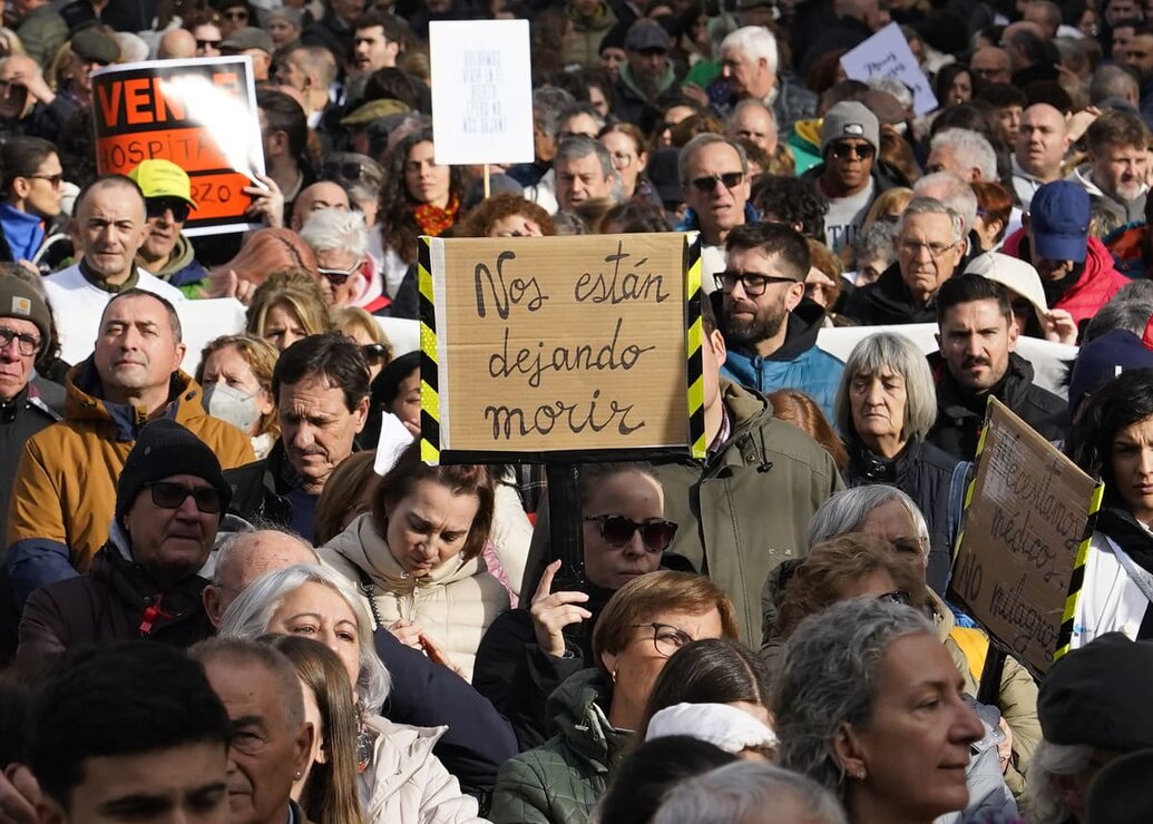 El Bierzo sale a la calle en defensa de la sanidad. 15.000 personas rechazan la actual situación sanitaria en la comarca (10)