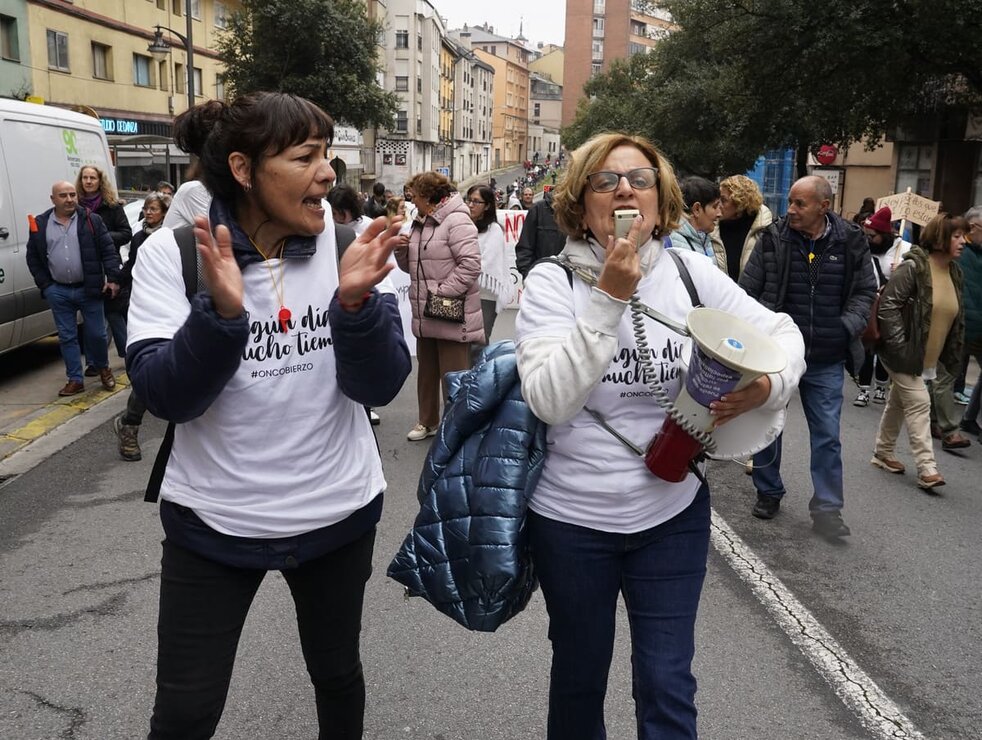 El Bierzo sale a la calle en defensa de la sanidad. 15.000 personas rechazan la actual situación sanitaria en la comarca (13)