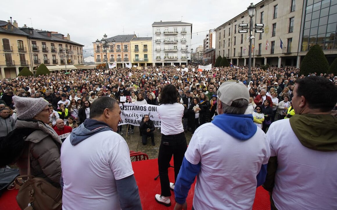 El Bierzo sale a la calle en defensa de la sanidad. 15.000 personas rechazan la actual situación sanitaria en la comarca (14)