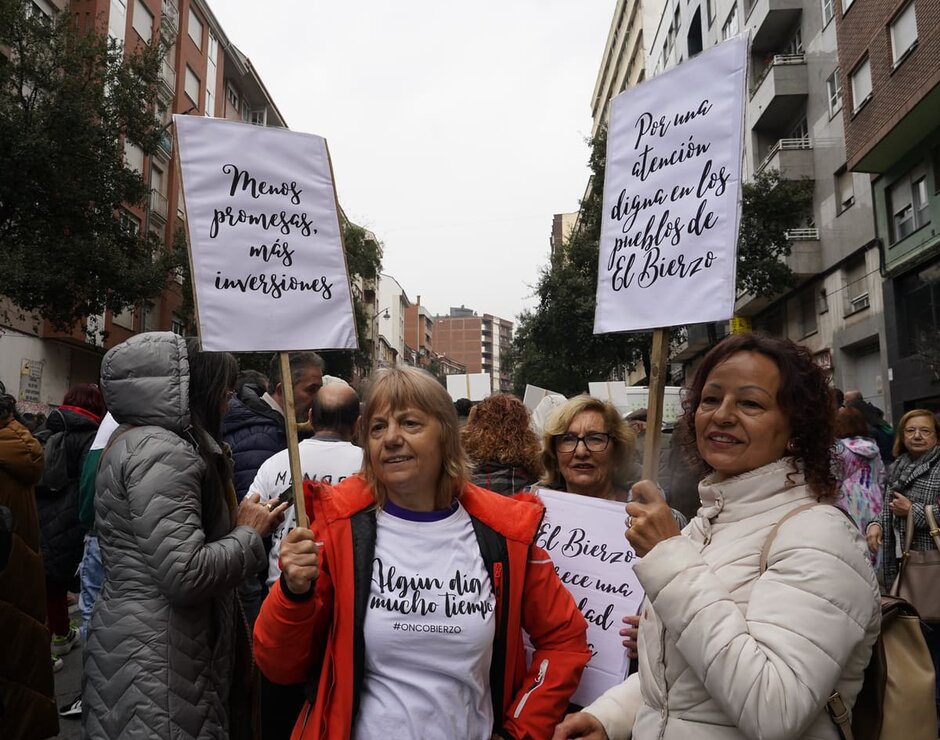 El Bierzo sale a la calle en defensa de la sanidad. 15.000 personas rechazan la actual situación sanitaria en la comarca (17)