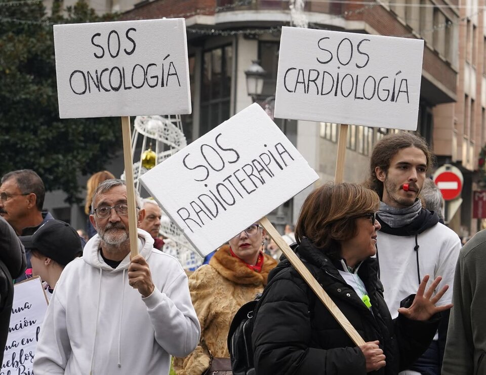 El Bierzo sale a la calle en defensa de la sanidad. 15.000 personas rechazan la actual situación sanitaria en la comarca (27)