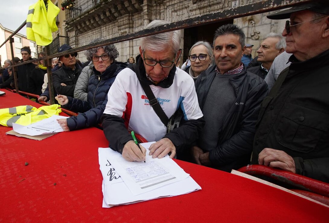 El Bierzo sale a la calle en defensa de la sanidad. 15.000 personas rechazan la actual situación sanitaria en la comarca (35)