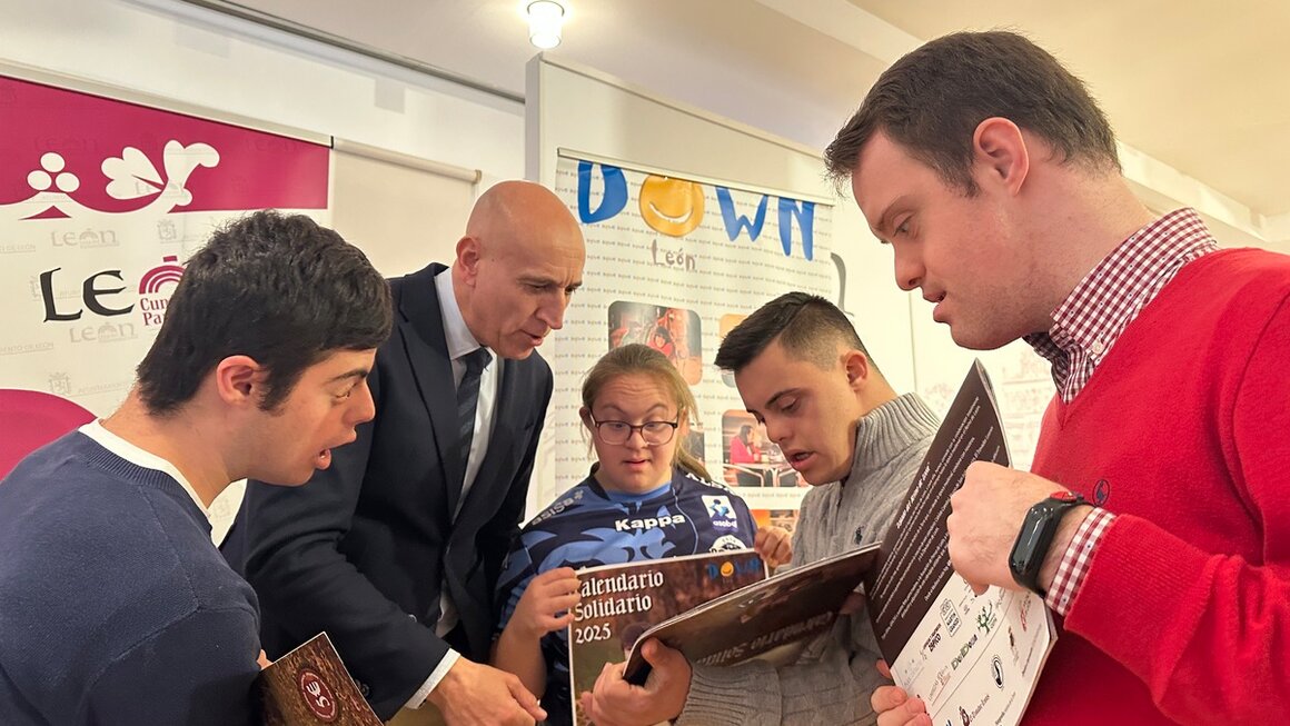 La edición número 14 del calendario solidario de la Asociación Down-León Amidown para el próximo año, 2025, busca difundir el legado del Reino de León (7)