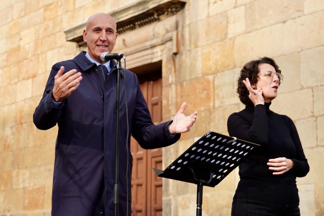 El alcalde de León, José Antonio Diez, preside los actos del Día Internacional de las Personas con Discapacidad. Fotos: Campillo