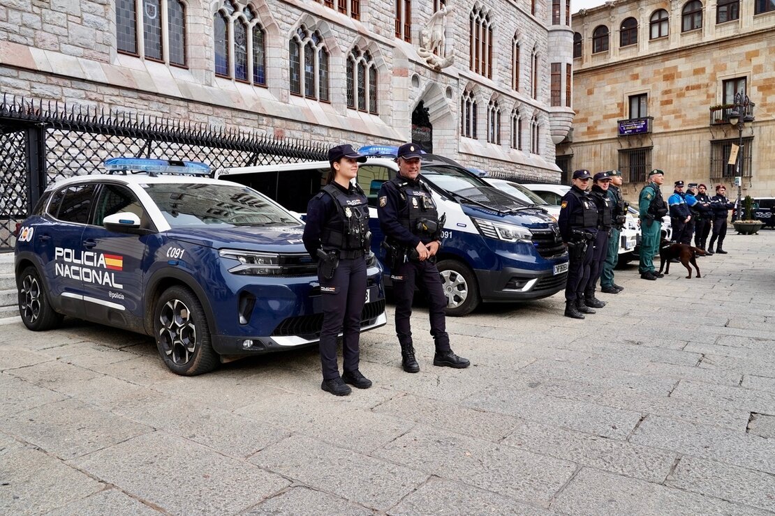 El Plan de Comercio Seguro para esta navidad en Castilla y León desplegará 250 efectivos en las principales zonas comerciales de la ciudad de León, a los que se sumará la Policía Local. Foto: Campillo