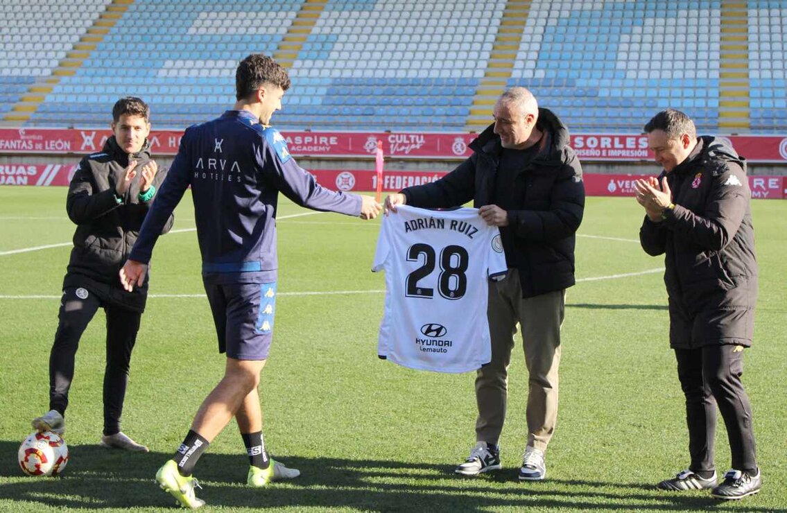 Adrián, que es clave en el filial culturalista, se ha ganado un hueco en un plantel sumamente competitivo.