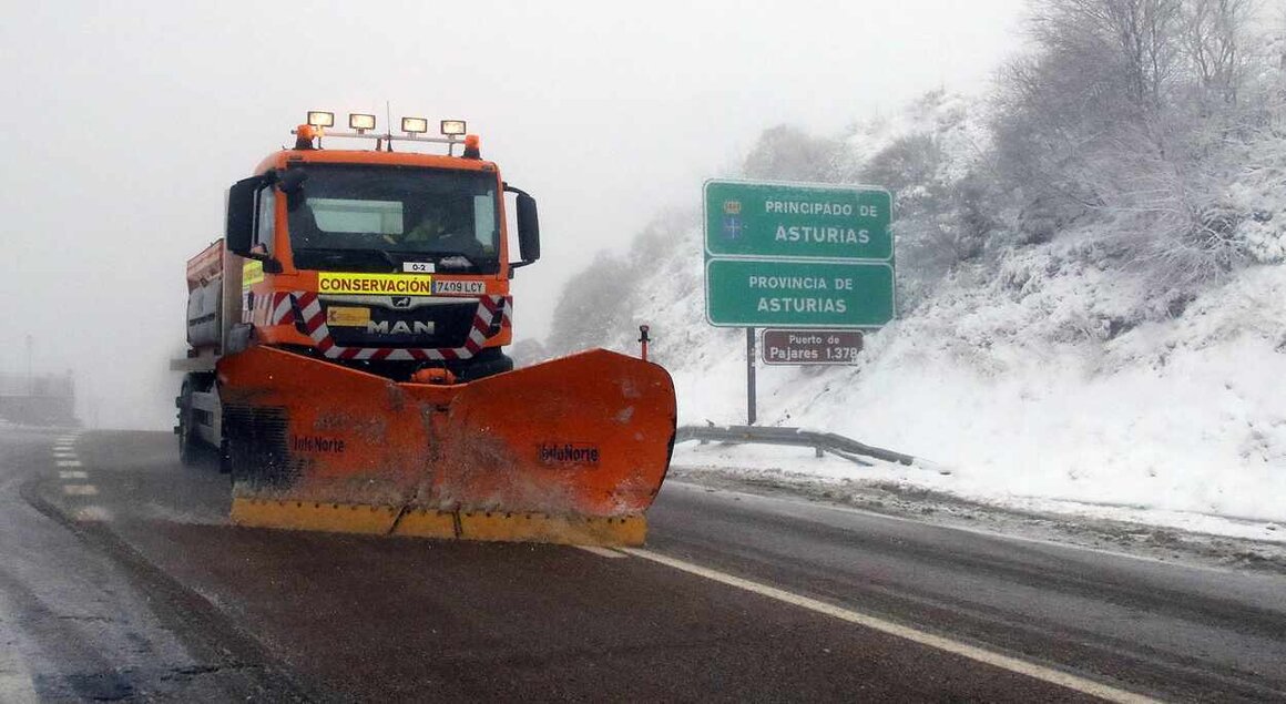 La nieve cubre la montaña de León en el puerto de Pajares y la comarca de los Argüellos. Fotos: Peio García