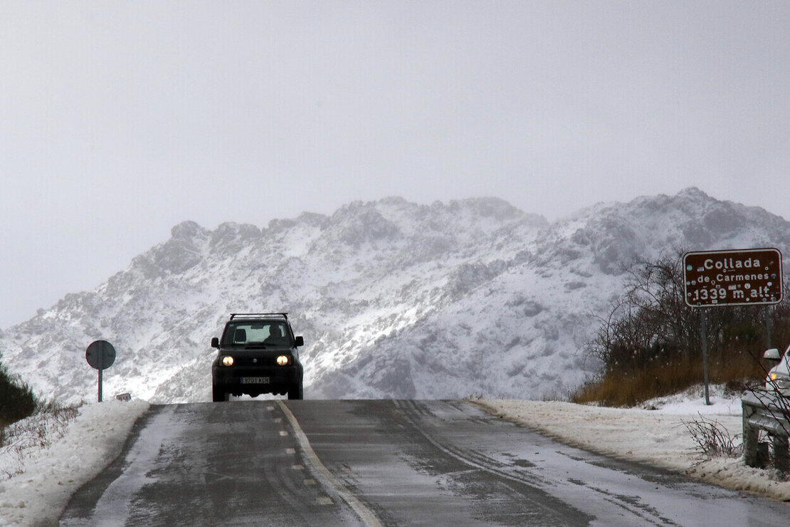 La nieve cubre la montaña de León en el puerto de Pajares y la comarca de los Argüellos. Foto: Peio García