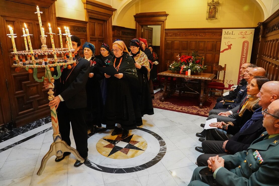 Recreación del tradicional canto del Ramo de Navidad organizado por el Museo de la Emigración Leonesa (7)