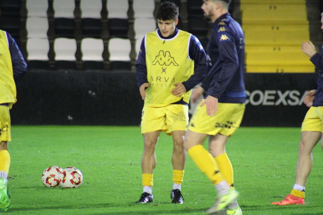 Un gol de Manu Justo bajo la lluvia permite al equipo de Llona mantener su ventaja en lo alto de la clasificación y cerrar del mejor modo el año deportivo.