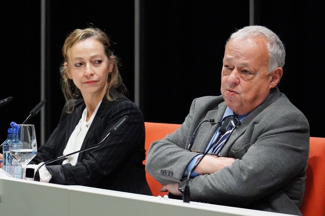 El consejero de Cultura, Turismo y Deporte de la Junta, Gonzalo Santonja, presenta, junto a la coordinadora del Musac, Koré Escobar, el avance de programación del Museo de Arte Contemporáneo de Castilla y León para 2025. Fotos: Campillo.