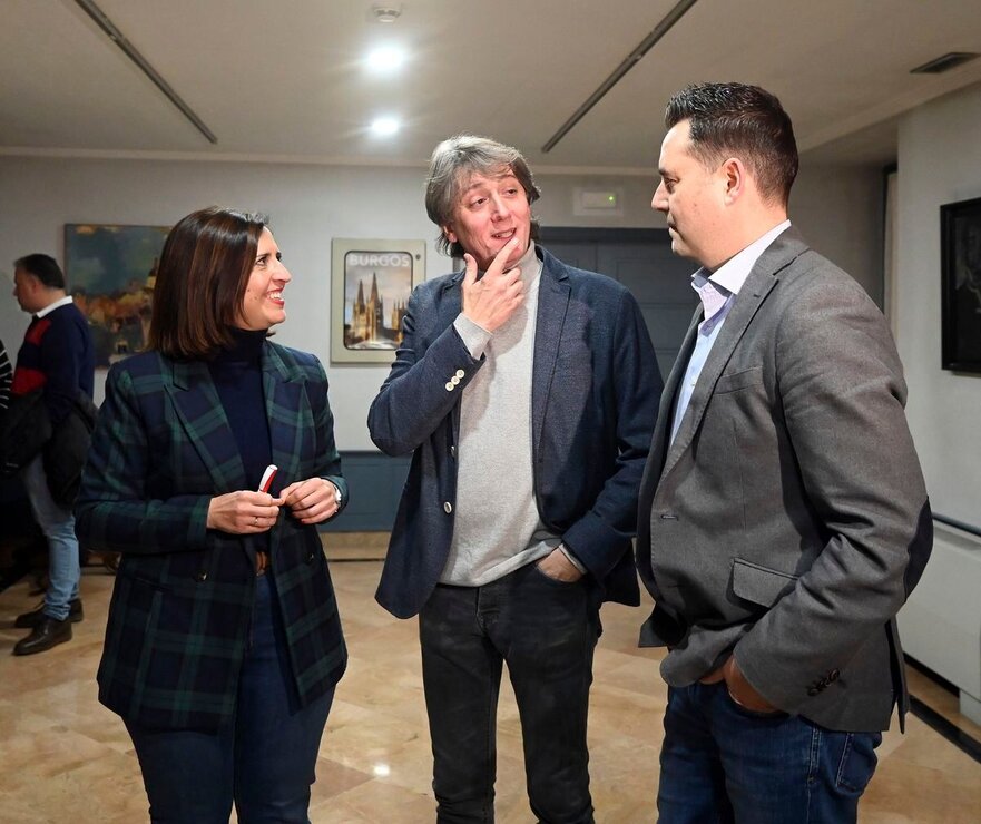 El secretario general electo del PSOECyL, Carlos Martínez, participa en un encuentro con militantes del PSOE de Burgos, junto a la portavoz de la Comisión Ejecutiva Federal y secretaria de los socialistas burgaleses, Esther Peña. Foto: Ricardo Ordóñez.