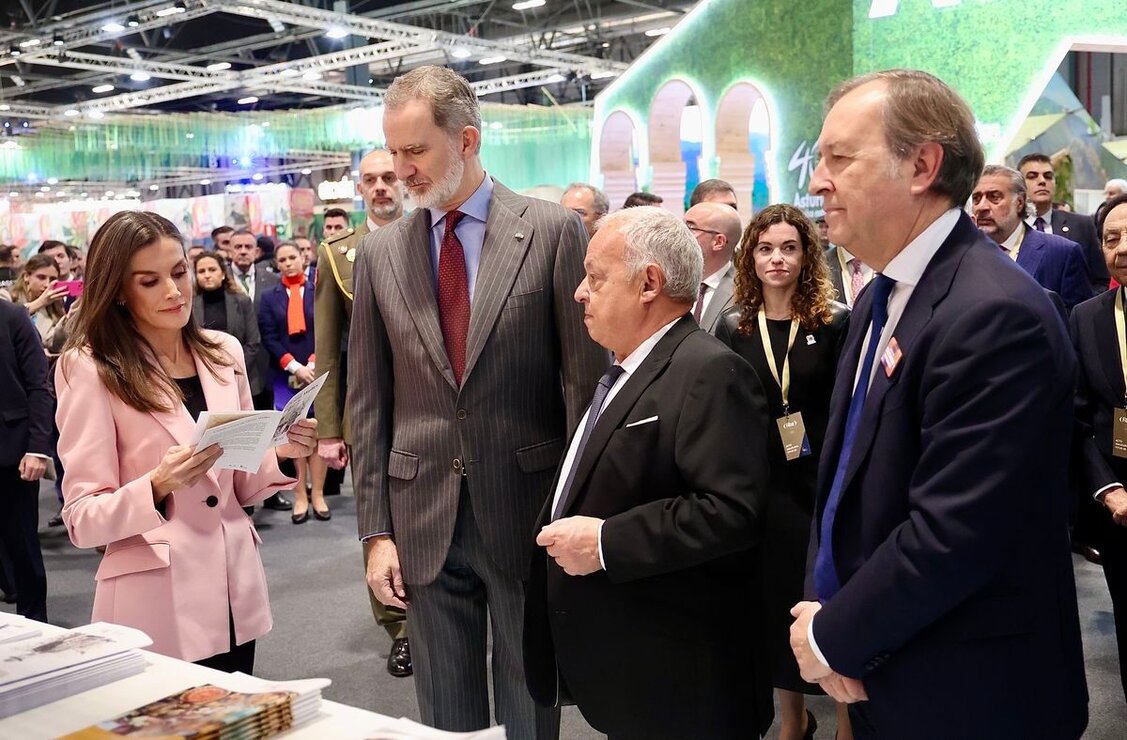 Los Reyes durante la Inauguración de Fitur 2025, visitan el stand de Castilla y León. Foto: Juan Lázaro