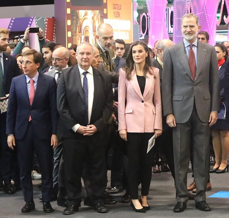 Los Reyes durante la Inauguración de Fitur 2025, visitan el stand de Castilla y León. Foto: Juan Lázaro