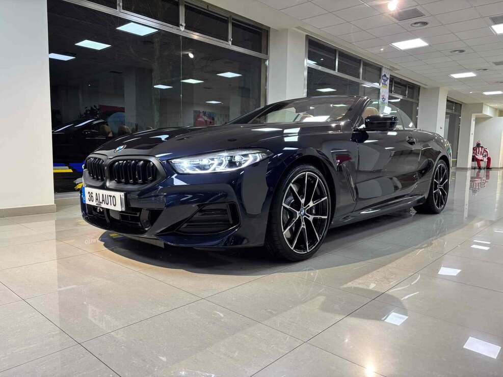 BMW 840d xDrive Cabrio G14. Con solo 19.000 kilómetros y matriculado en Febrero de 2024 tiene 340 CV, cinco años de mantenimiento incluido, xDrive... y todo un Alauto.