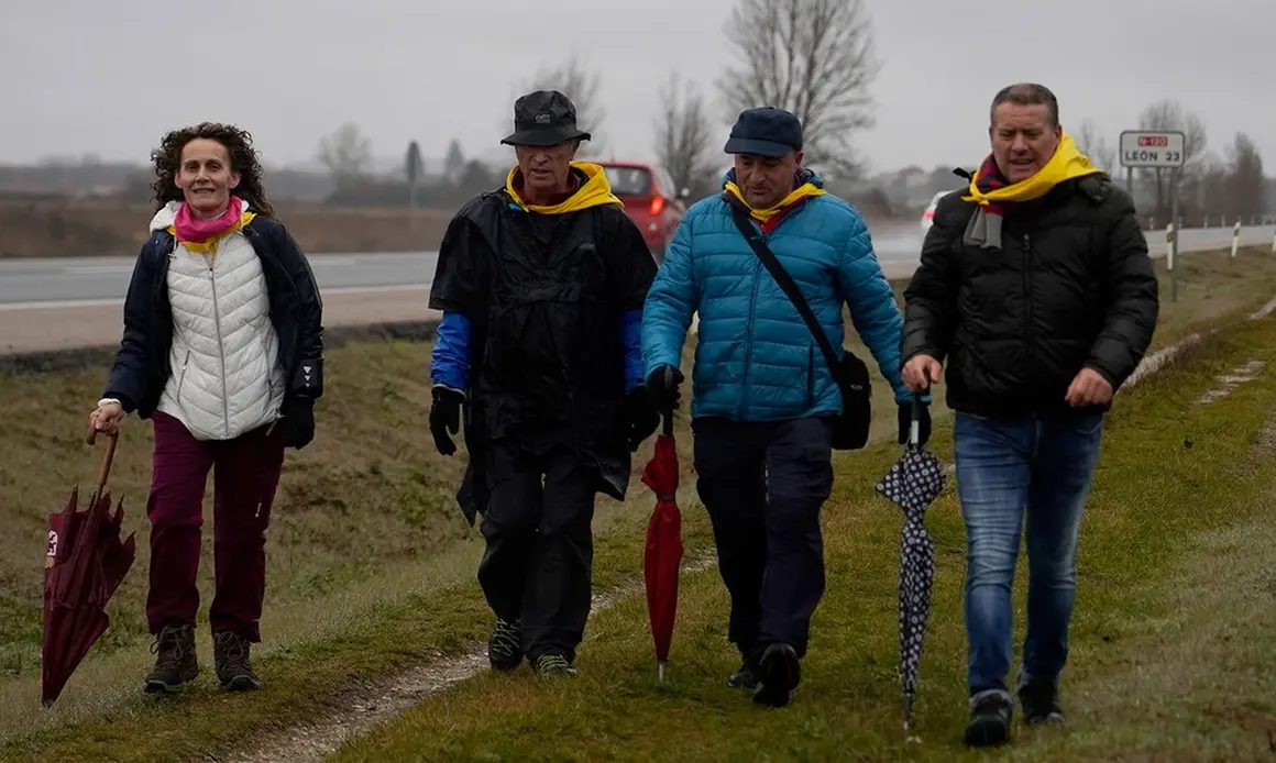 San Martín del Camino tiende sus brazos a los peregrinos de la asociación ‘Pulchra Leonina’.