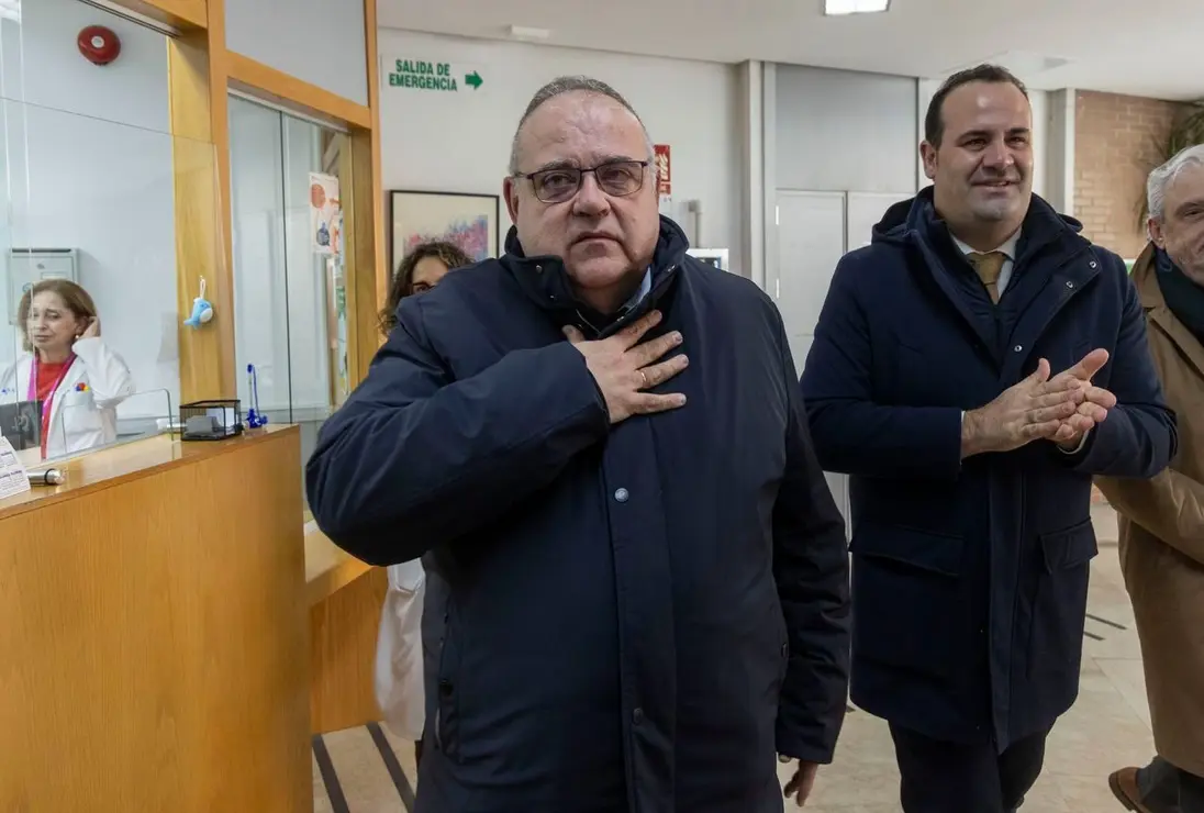 El consejero de Sanidad, Alejandro Vázquez, visita las obras de ampliación y reforma del centro de salud de Santa Marta de Tormes (Salamanca).