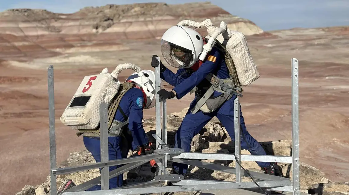 Nueve astronautas españolas, entre ellas las leonesas Jennifer García Carrizo y Laura González Llamazares, estudian en el proyecto Hypatia los efectos de una misión en Marte en las mujeres. Desde el pasado lunes viven aisladas en la estación Mars Research Desert Station del desierto de Utah.