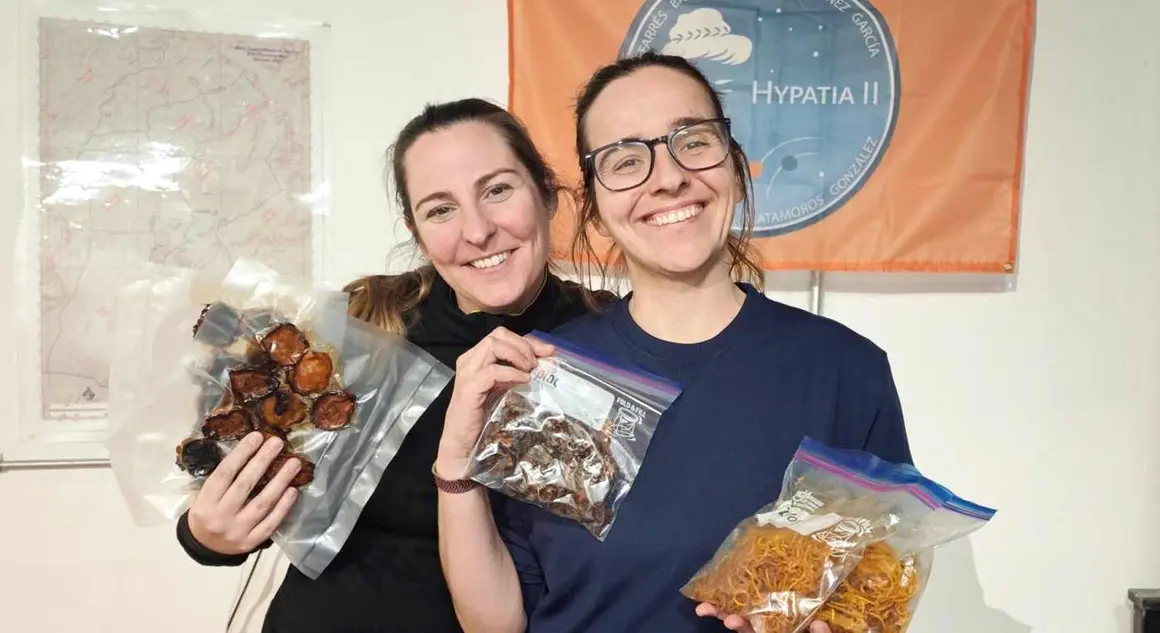 Nueve astronautas españolas, entre ellas las leonesas Jennifer García Carrizo y Laura González Llamazares, estudian en el proyecto Hypatia los efectos de una misión en Marte en las mujeres. Desde el pasado lunes viven aisladas en la estación Mars Research Desert Station del desierto de Utah.