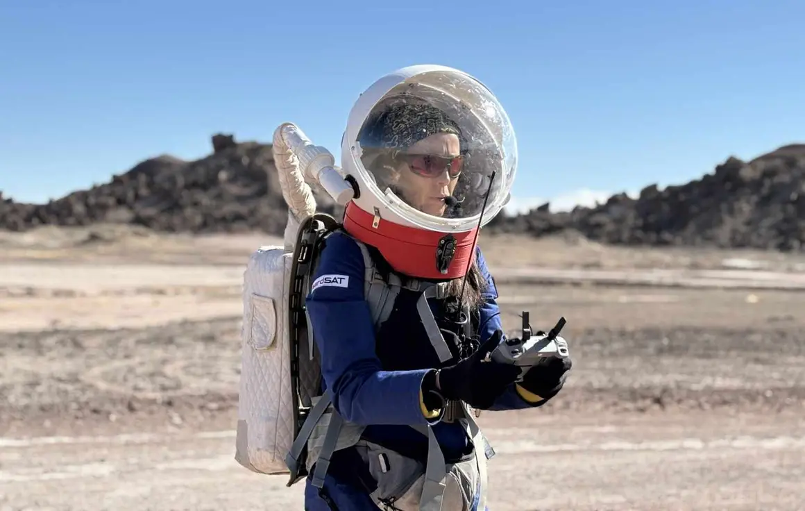 Nueve astronautas españolas, entre ellas las leonesas Jennifer García Carrizo y Laura González Llamazares, estudian en el proyecto Hypatia los efectos de una misión en Marte en las mujeres. Desde el pasado lunes viven aisladas en la estación Mars Research Desert Station del desierto de Utah.