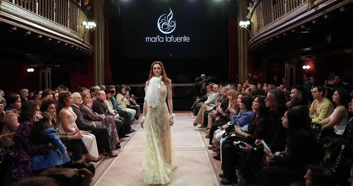 La leonesa María Lafuente presenta en la Madrid Fashion Week su nueva colección otoño-invierno 25/26, denominada ‘Henko’, que nace de una experiencia vivida por la diseñadora durante la Dana en Valencia. Foto: Juan Lázaro