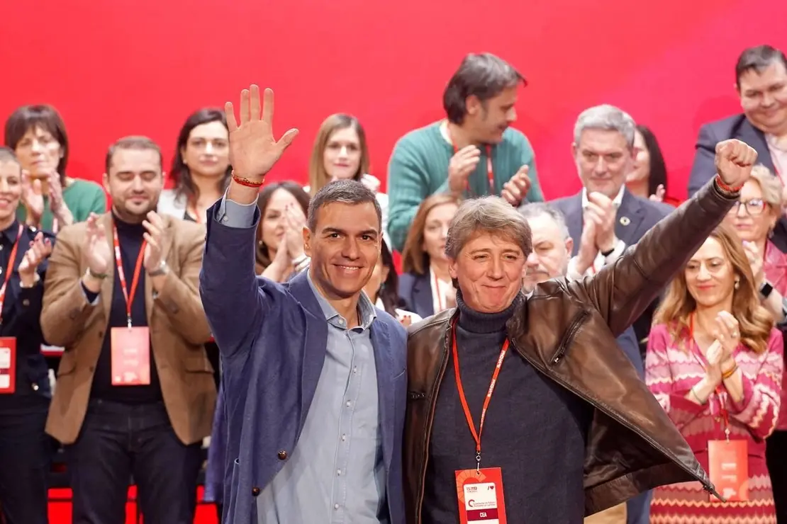 El secretario general del PSCyL, Carlos Martínez, y el secretario general y presidente del Gobierno, Pedro Sánchez en el XV Congreso Autonómico del PSOE de Castilla y León.