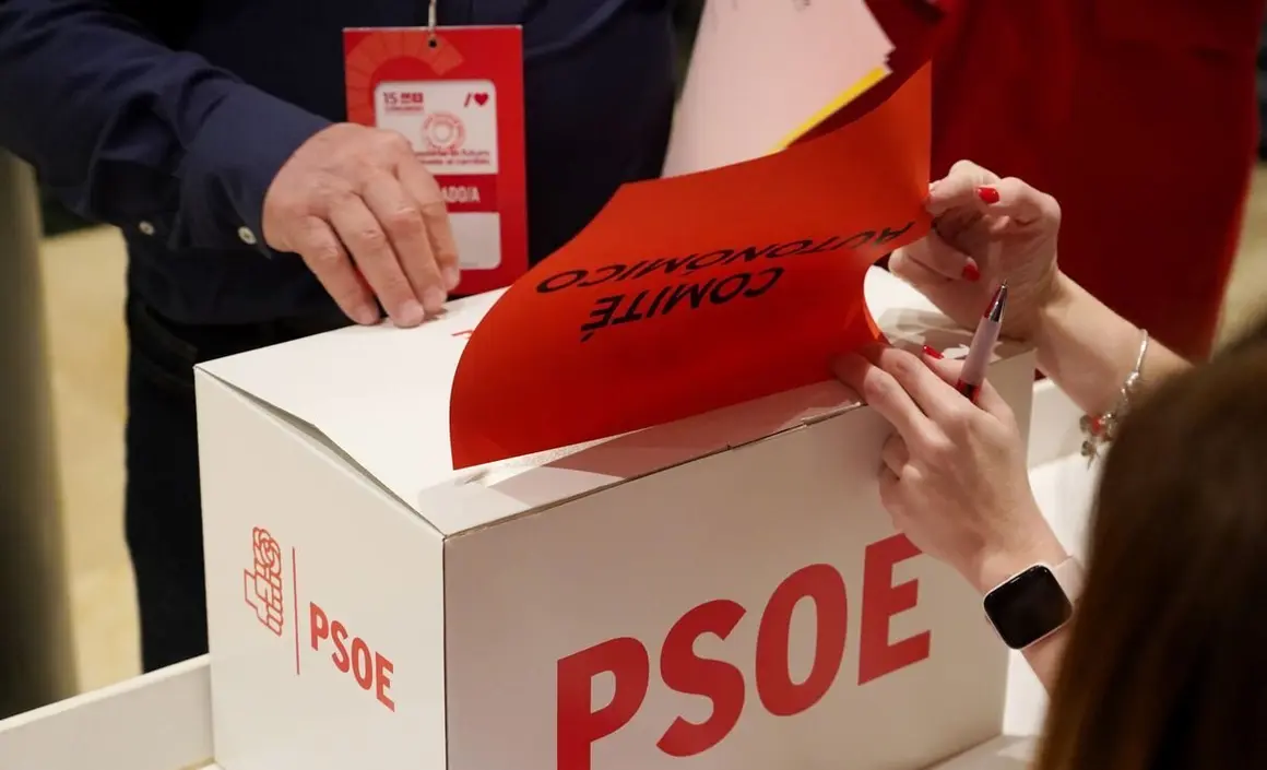 Votaciones en la segunda jornada del XV Congreso Autonómico del PSOE de Castilla y León. Fotos: Miriam Chacón.