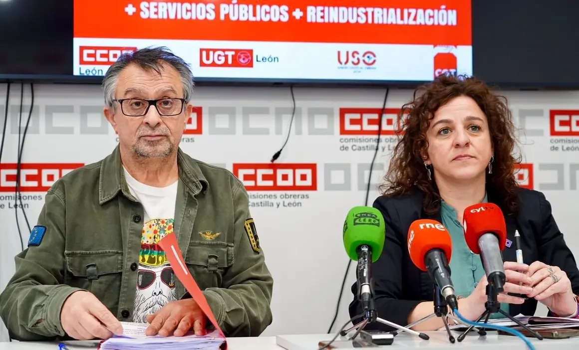 Los sindicatos convocantes, UGT, CCOO, CGT y USO, hacen una valoración conjunta de la manifestación por el futuro económico y social de León, celebrada el pasado 16 de febrero. Foto: Campillo.