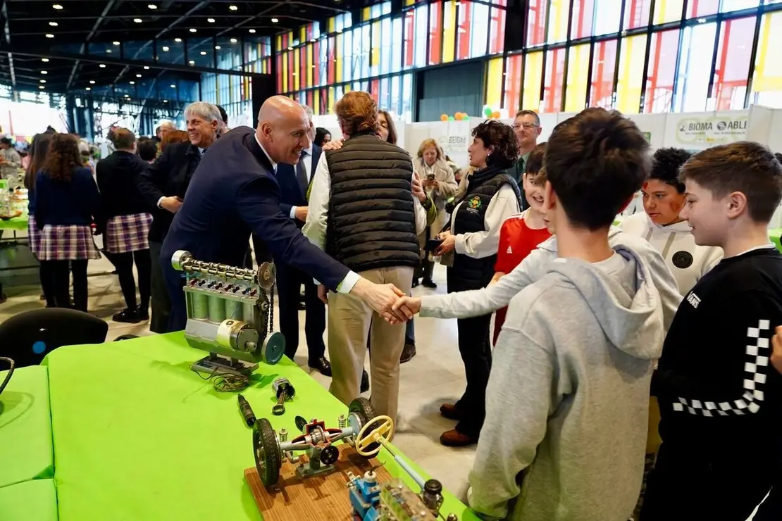 El alcalde de León, José Antonio Diez, inaugura Expociencia junto a la rectora de la Universidad de León, Nuria González. Foto: Campillo.