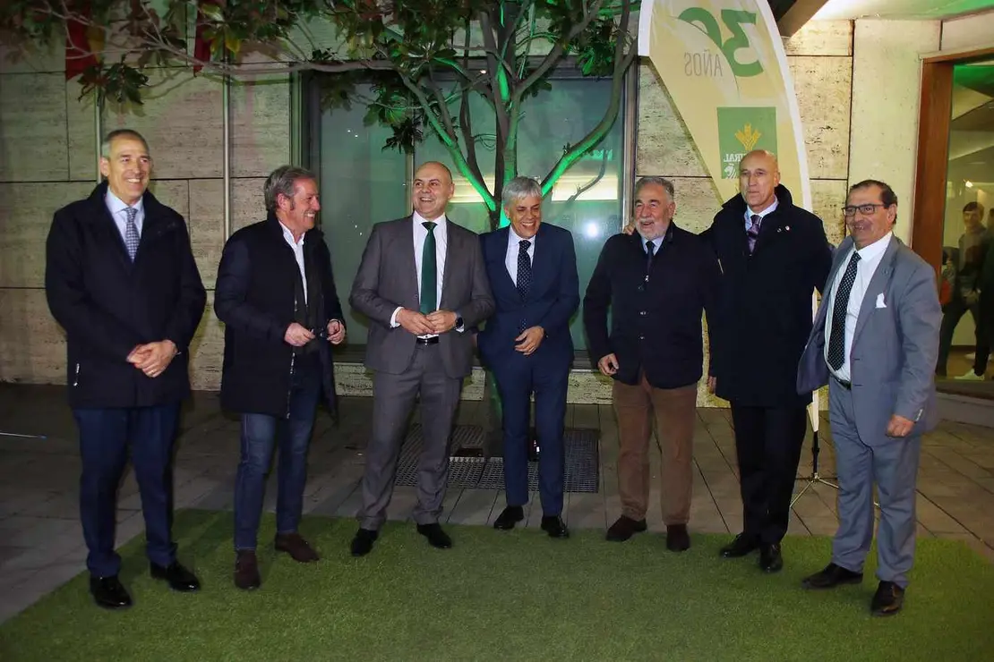 Acto de Caja Rural en el Auditorio de León con motivo de su 30 aniversario con la presencia del alcalde de León, José Antonio Díez, representantes de la Fele, el delegado territorial, Eduardo Diego y el presidente de la Diputación, Eduardo Morán. Foto: Peio García