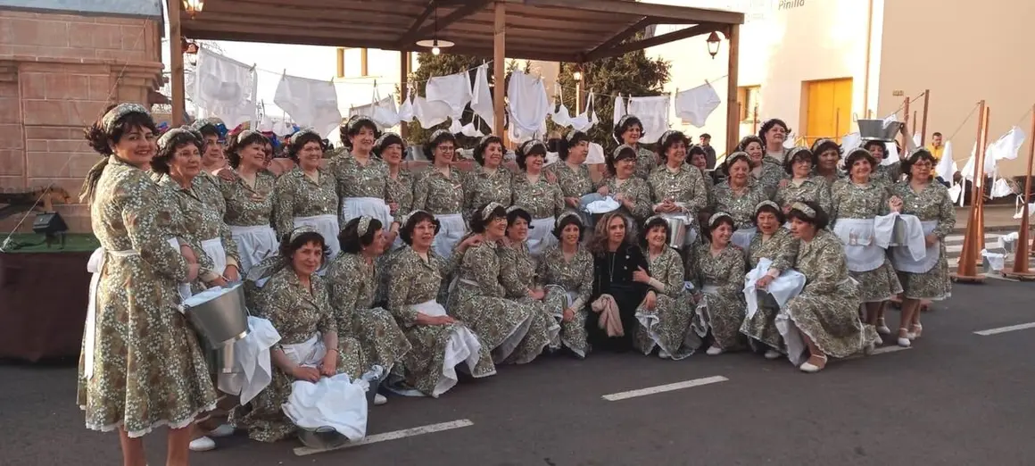 La "Asociación de Mujeres Progresistas" en el Carnaval de 2023 de lavanderas.