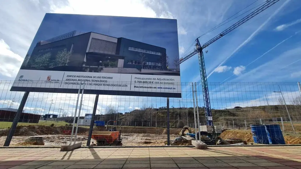 En el Parque Tecnológico de León la maquinaria vuelve a trabajar. Ahora para levantar el nuevo edificio de captación de innovación.