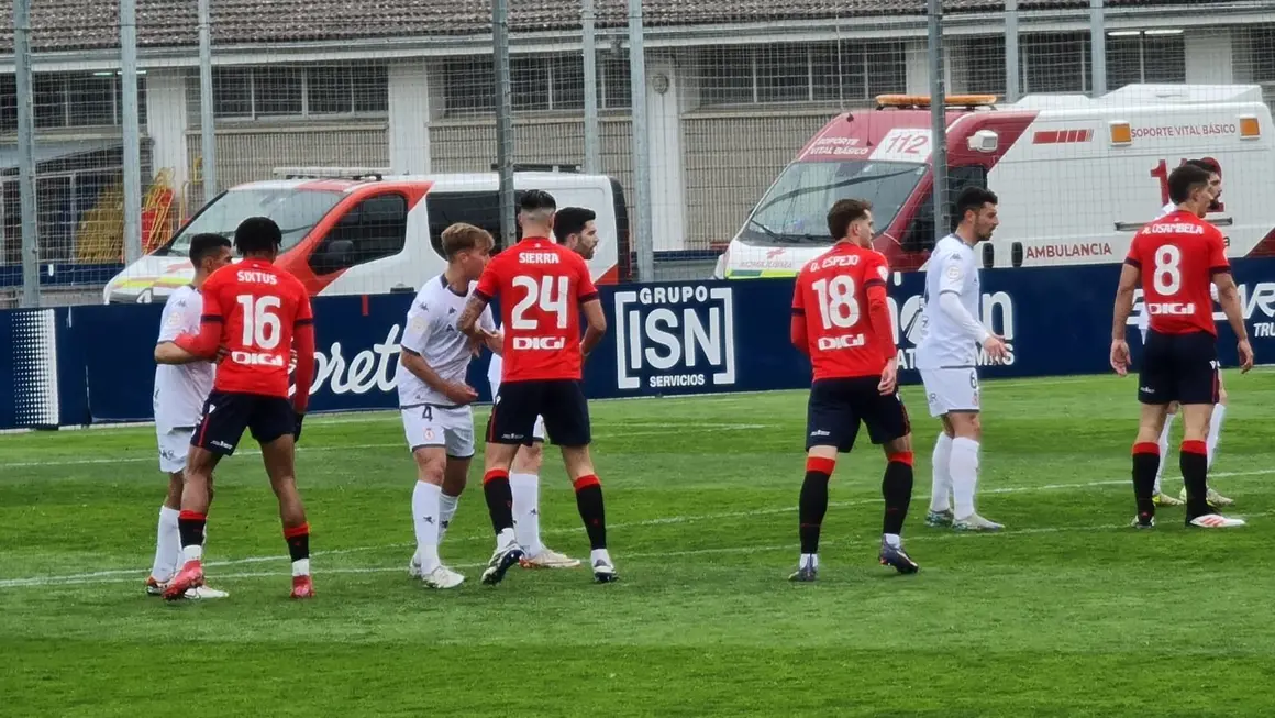 Duelo de altura en el Tajonar, con la Cultural midiéndose al Osasuna B en un duelo de altura.