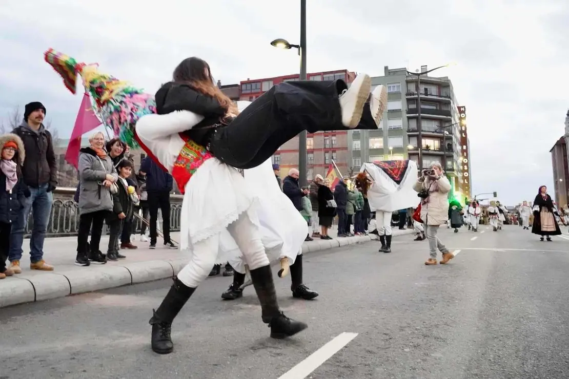 Celebración del tradicional desfile de antruejos leoneses en la capital